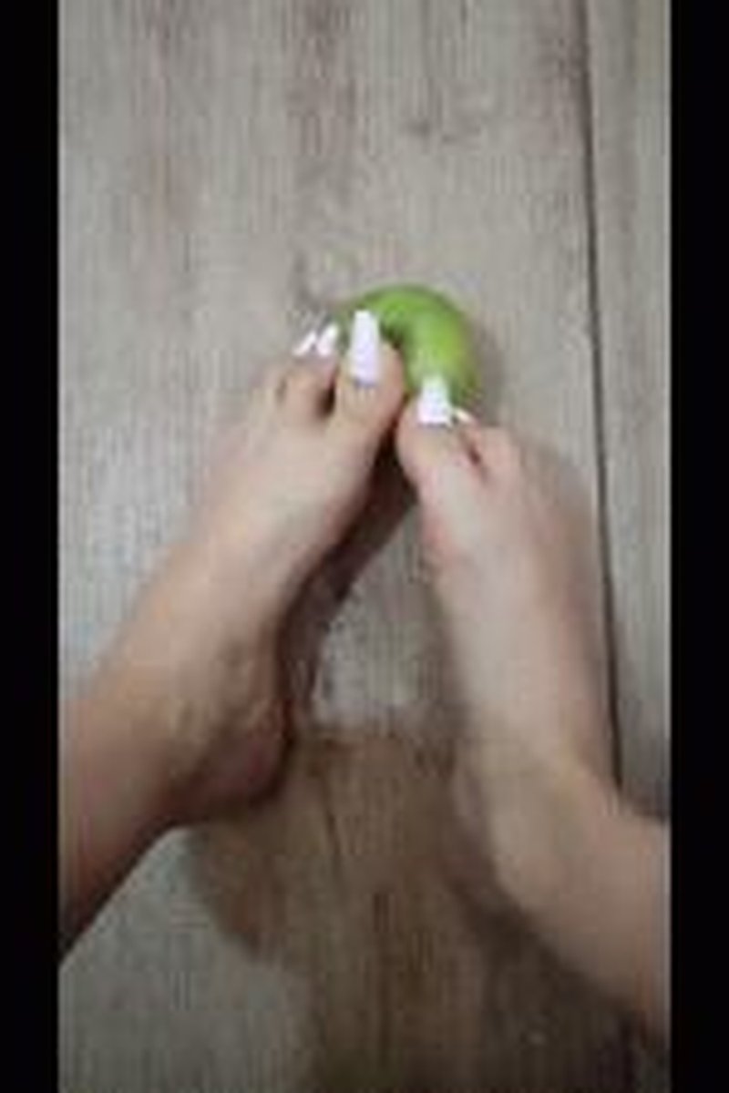 Scratch An Apple - Screenshot 1 of 4 - Food