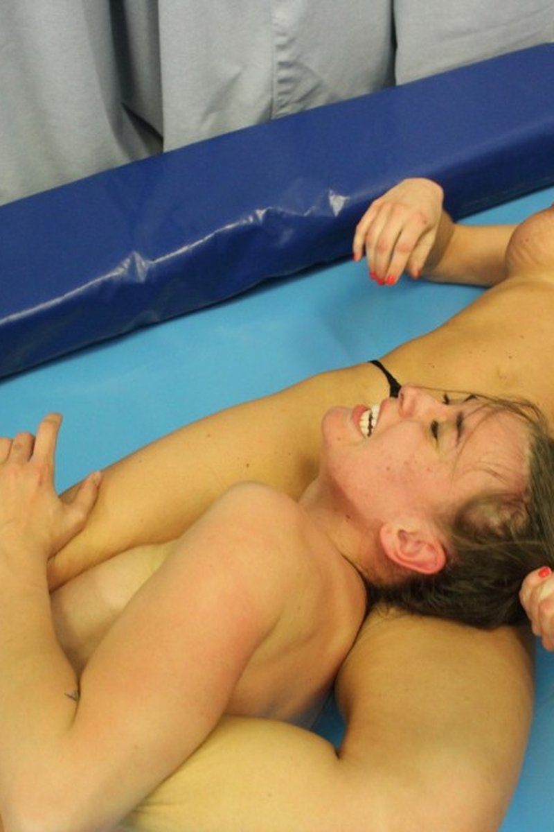 Eva Vs. Lenora - Screenshot 1 of 4 - Breast Play