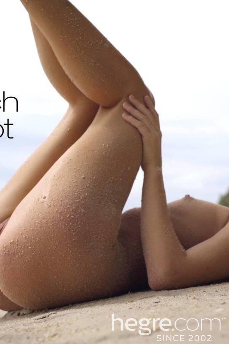Mira Nude Beach Photoshoot - Screenshot 1 of 4 - Adorable