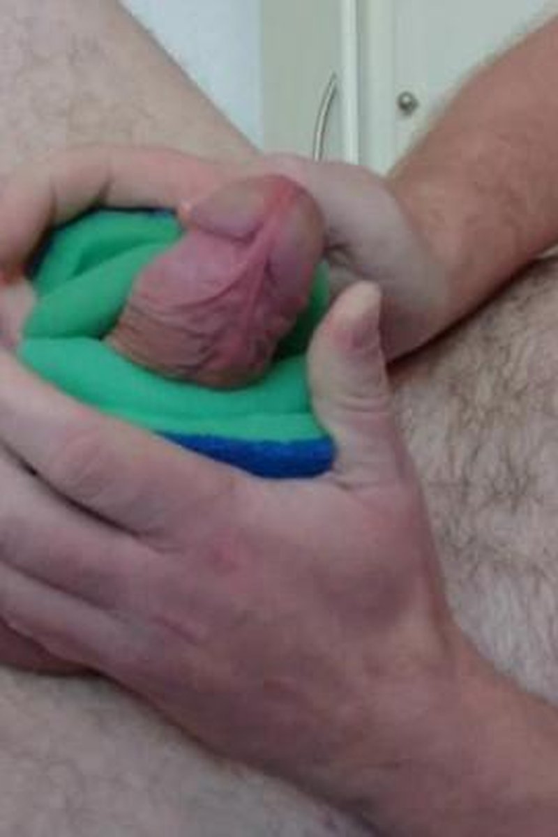 Fun With Kitchen Sponge - Screenshot 1 of 4 - Cumshot
