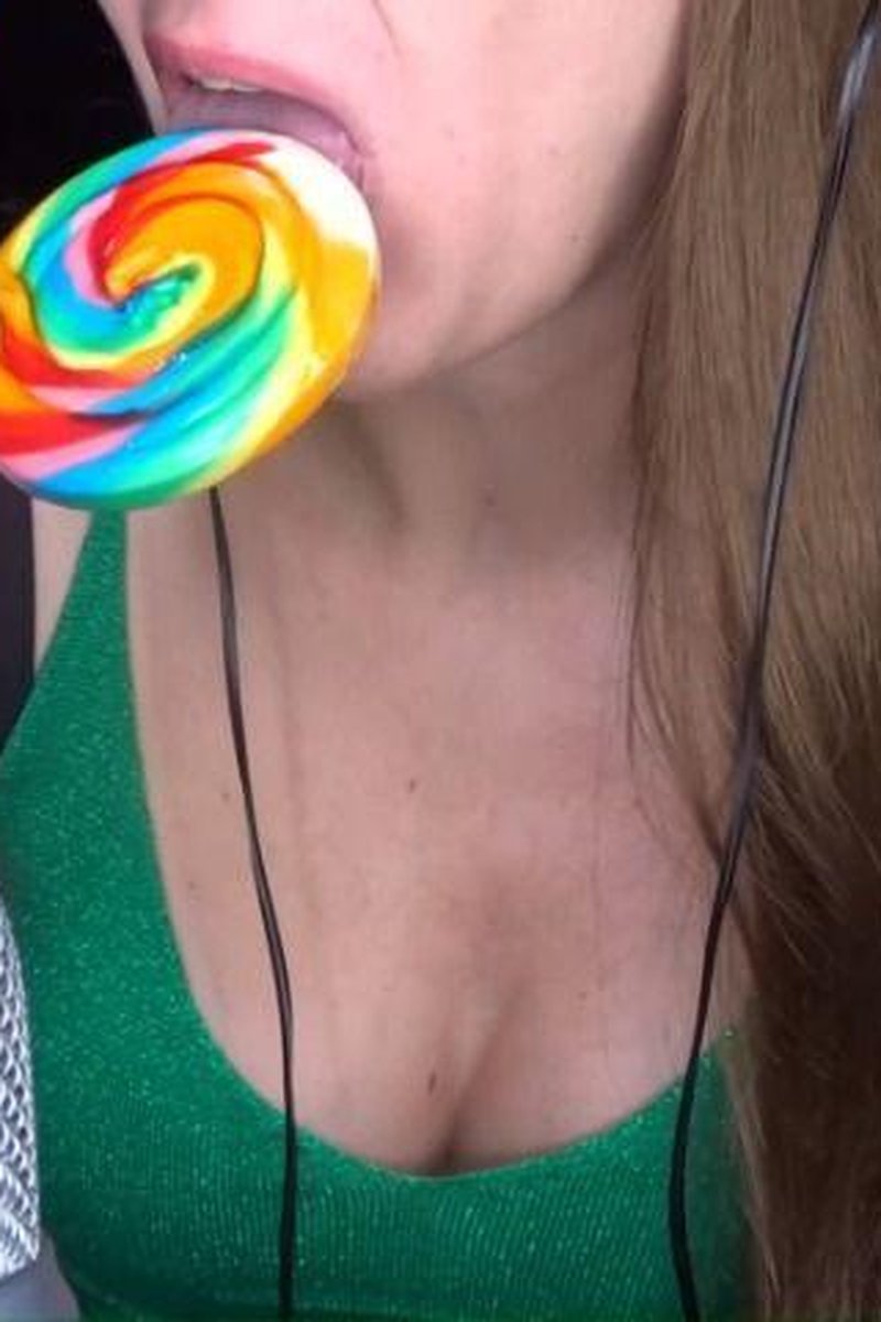 Rose Licking Lolly ASMR - Screenshot 1 of 4 - Licking