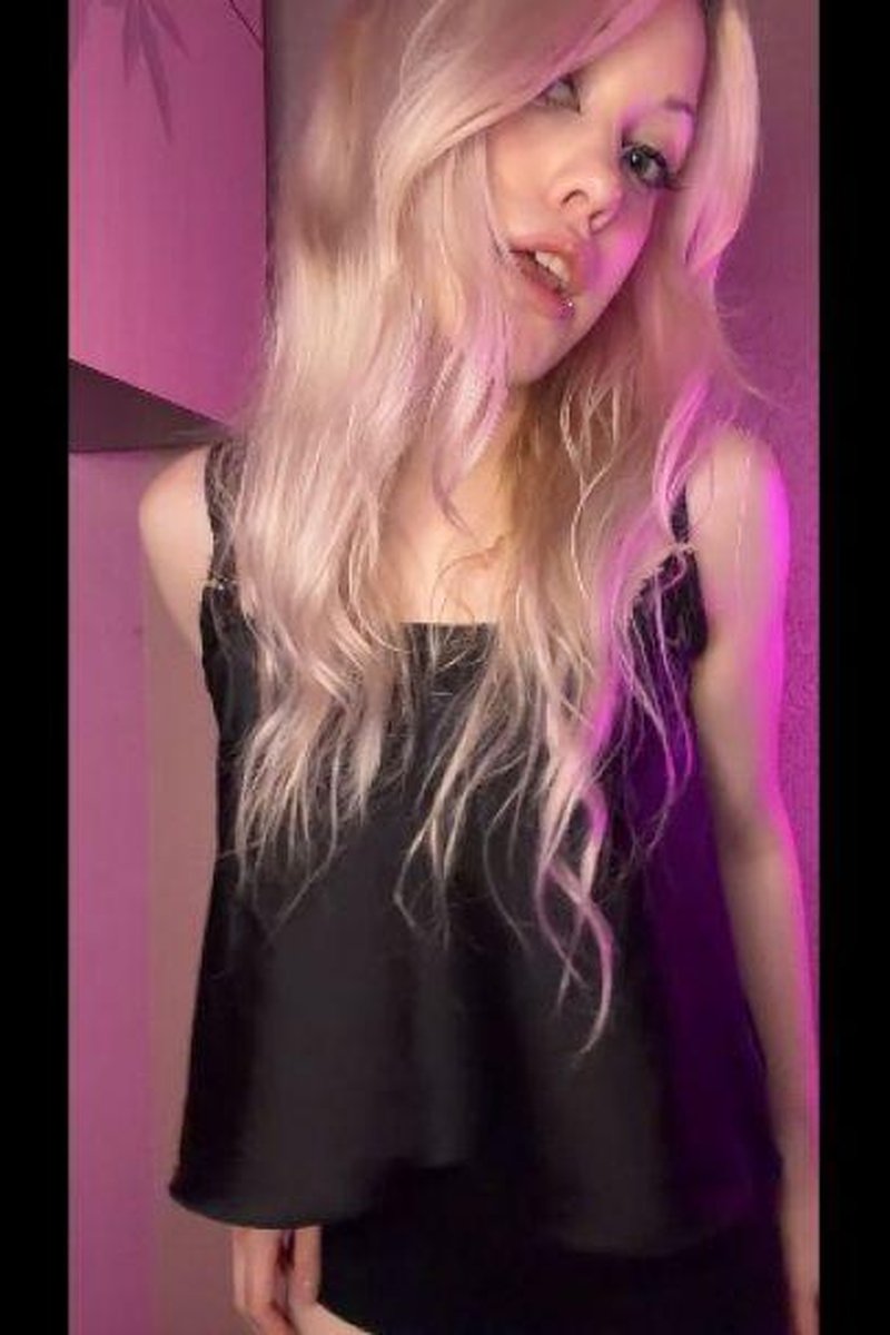 Strip Dance - Screenshot 1 of 4 - Dancing