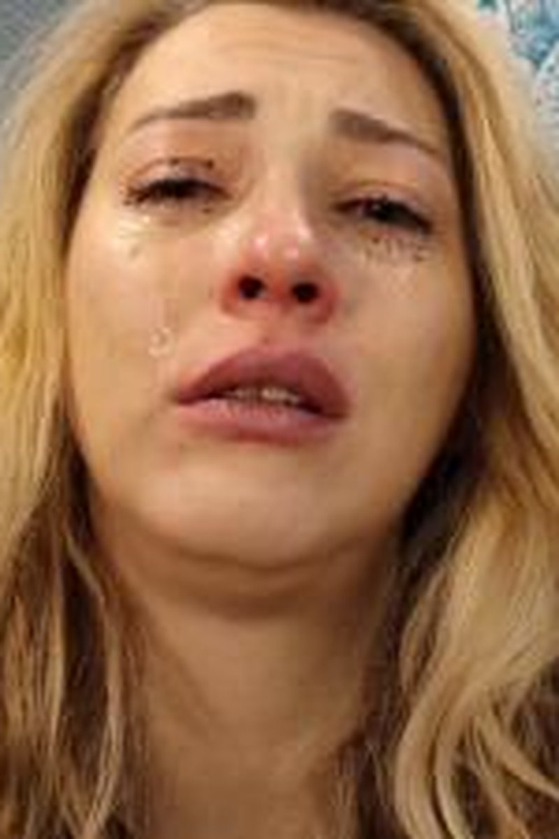 Broken Feeling - Screenshot 1 of 4 - Crying