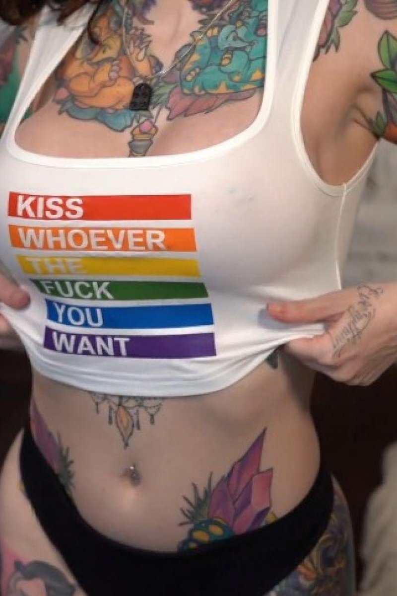 Rainbow Pride Solo Session - Screenshot 1 of 4 - Babes