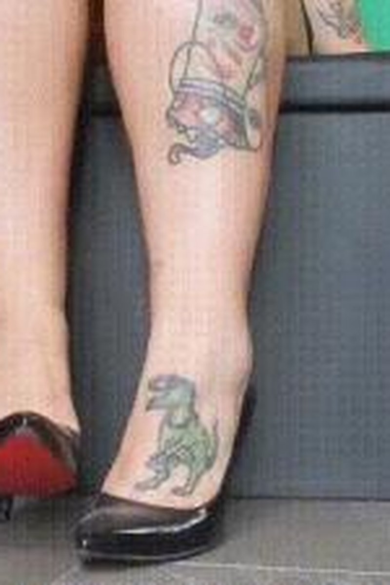 Toe Tapping POV - Screenshot 1 of 4 - Leg Fetish