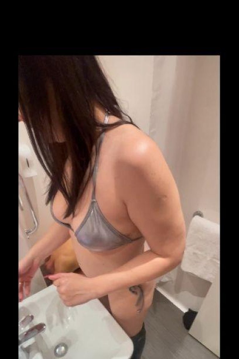 Sweet Sploshing - Screenshot 1 of 4 - Blowjob