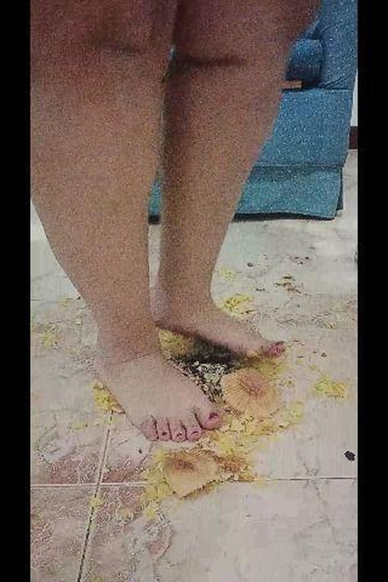 Dirty Feet And Smashing - Screenshot 1 of 4 - BBW