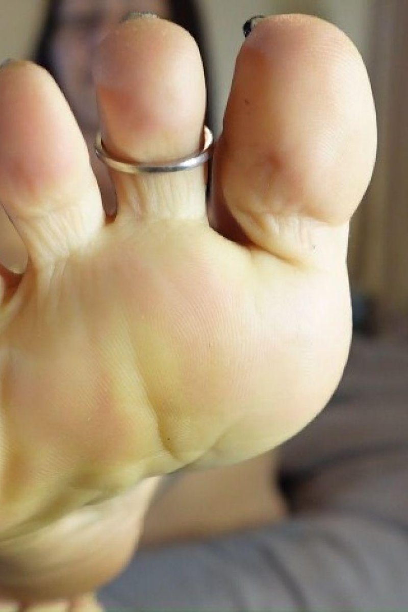 Tiny Toes, Big Cravings - Screenshot 1 of 4 - Foot Fetish