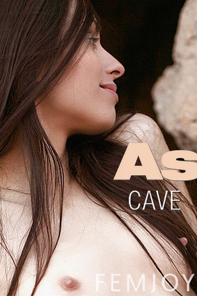Cave - Screenshot 1 of 4 - Lesbian