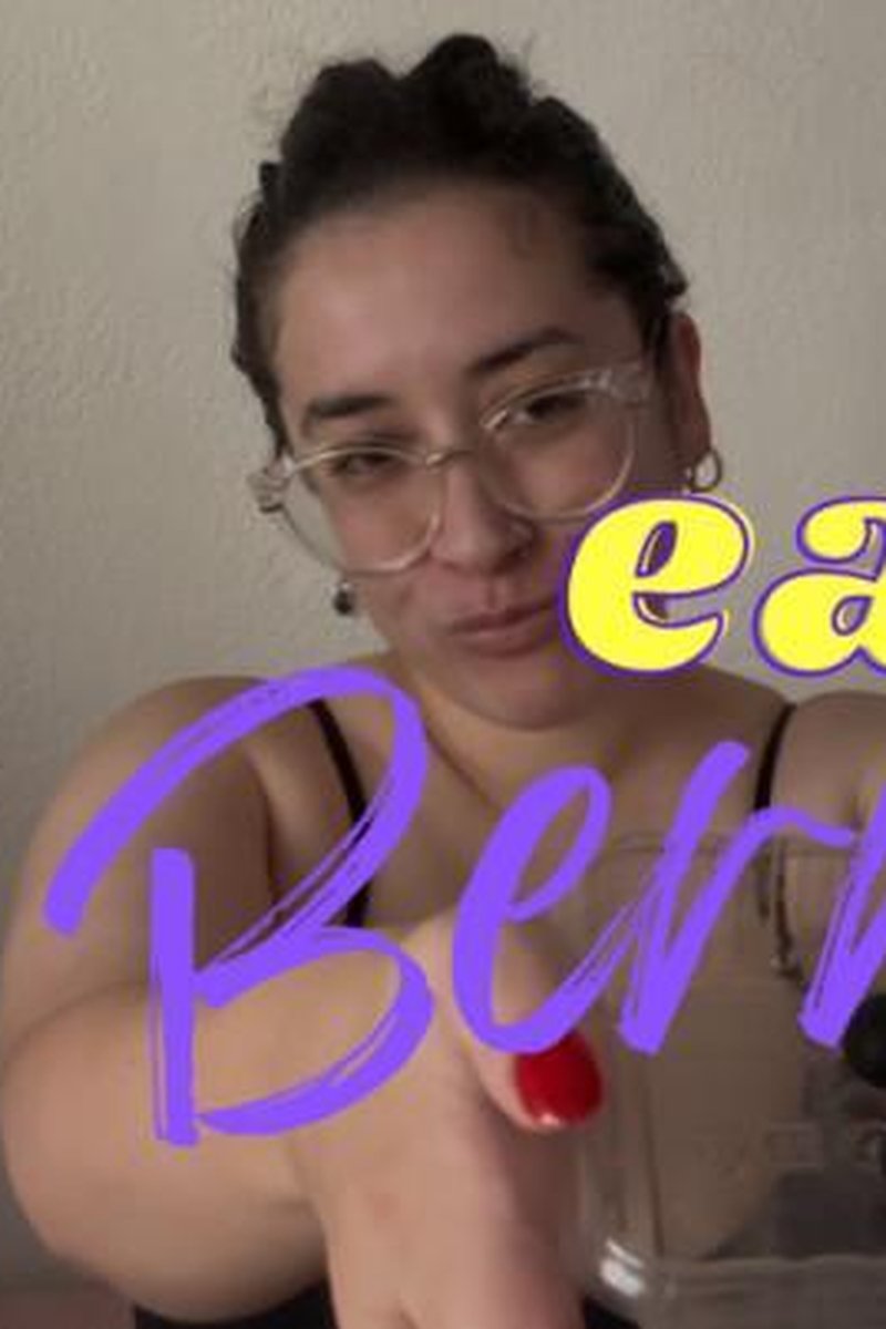 Eating Berries - Screenshot 1 of 4 - Big Tits