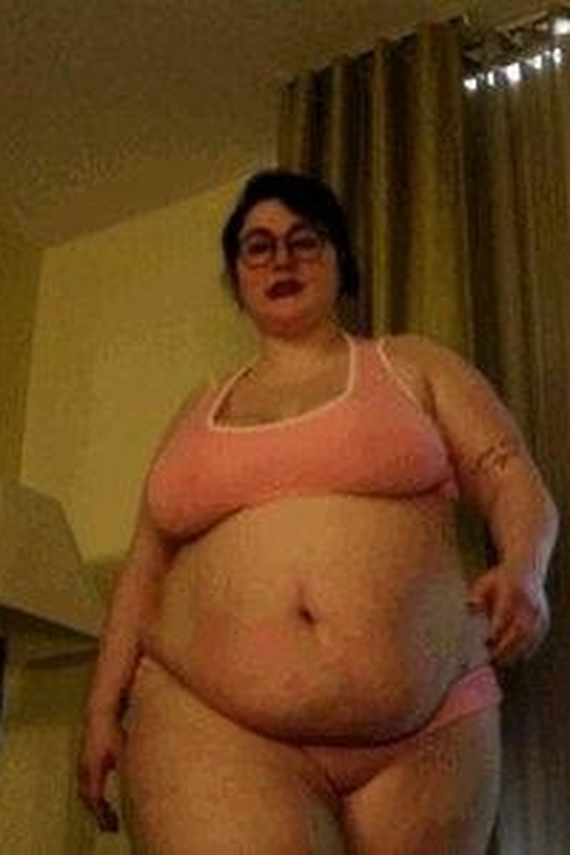 Gainers Mega Jiggly Cellulite Catwalk (Wmv HD) - Screenshot 1 of 4 - BBW