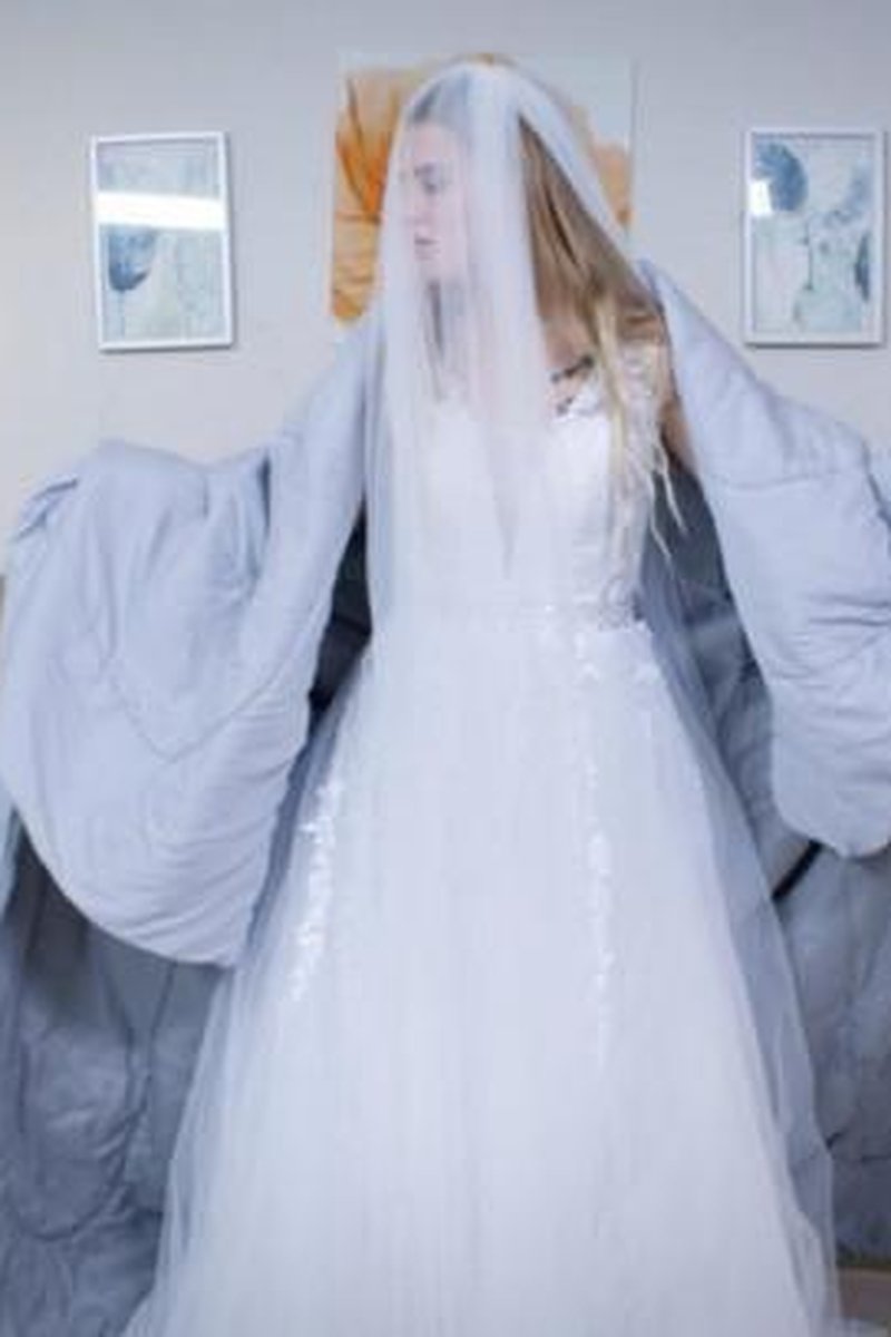 Vampire Bride Returns - Screenshot 1 of 4 - Melting
