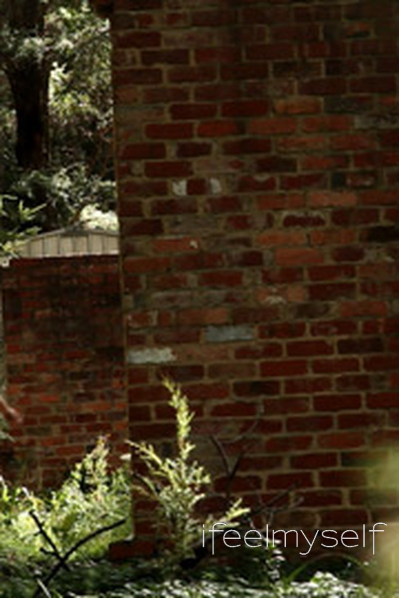 Hymn - Screenshot 1 of 4 - Abandoned Spaces