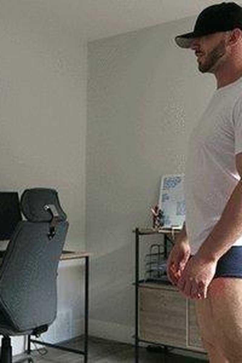 Stuck In A Ballbusting Timeloop With Sofia - Screenshot 1 of 4 - Amateur Ballbusting