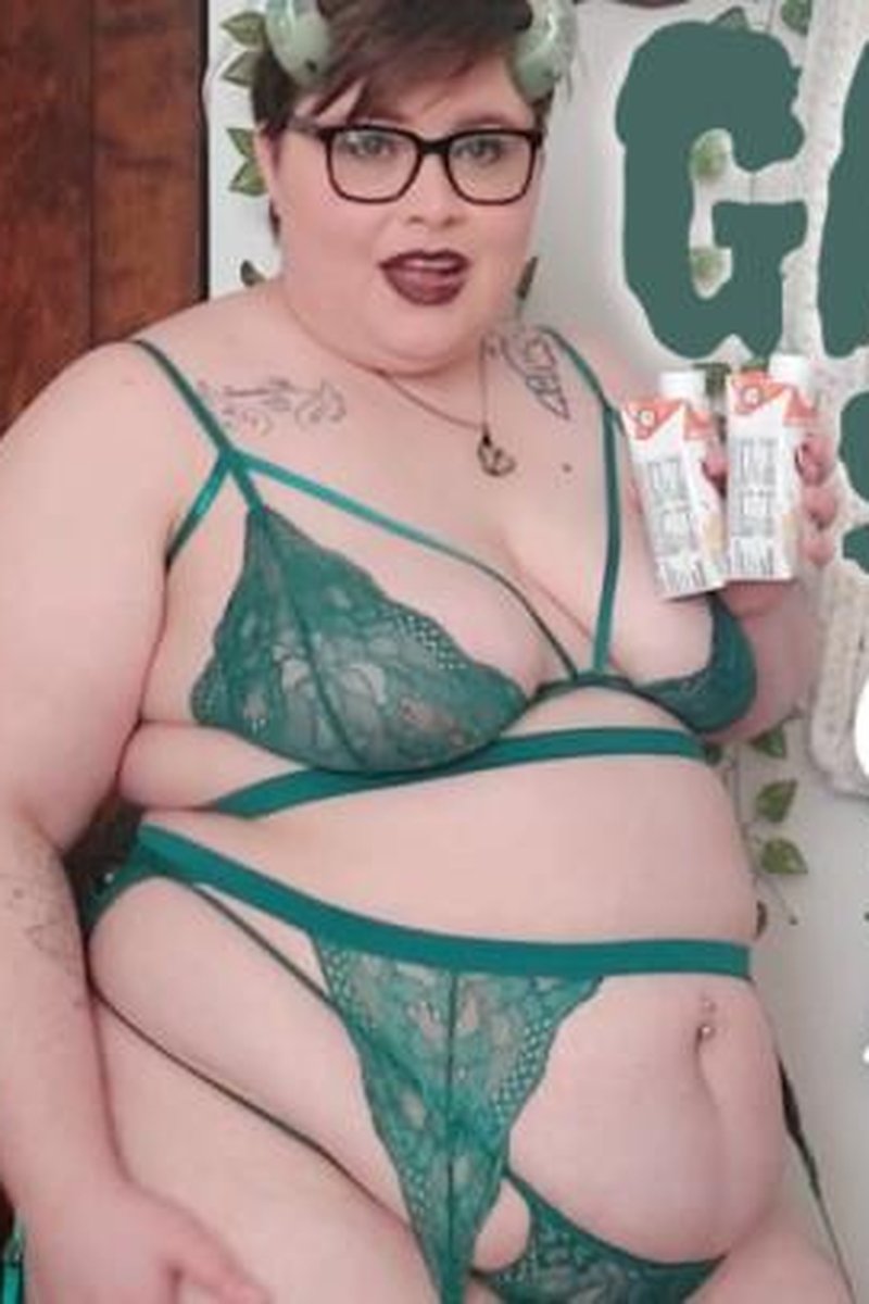 Gainer Succubus Chugs Boost - Screenshot 1 of 4 - BBW