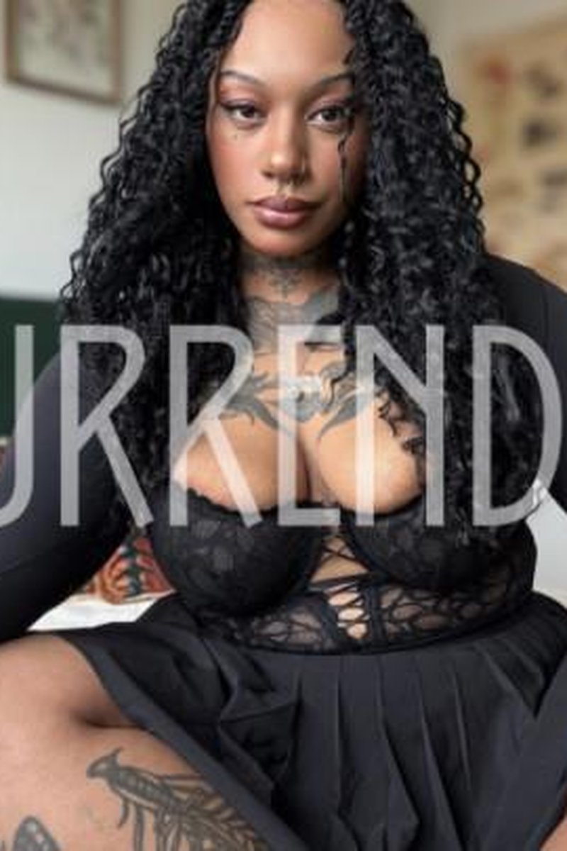 Surrender - Screenshot 1 of 4 - Alternative Girl