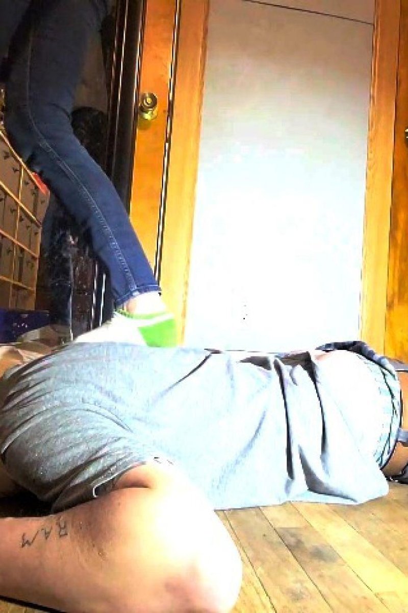 Sock Trample - Screenshot 1 of 4 - Face Trample