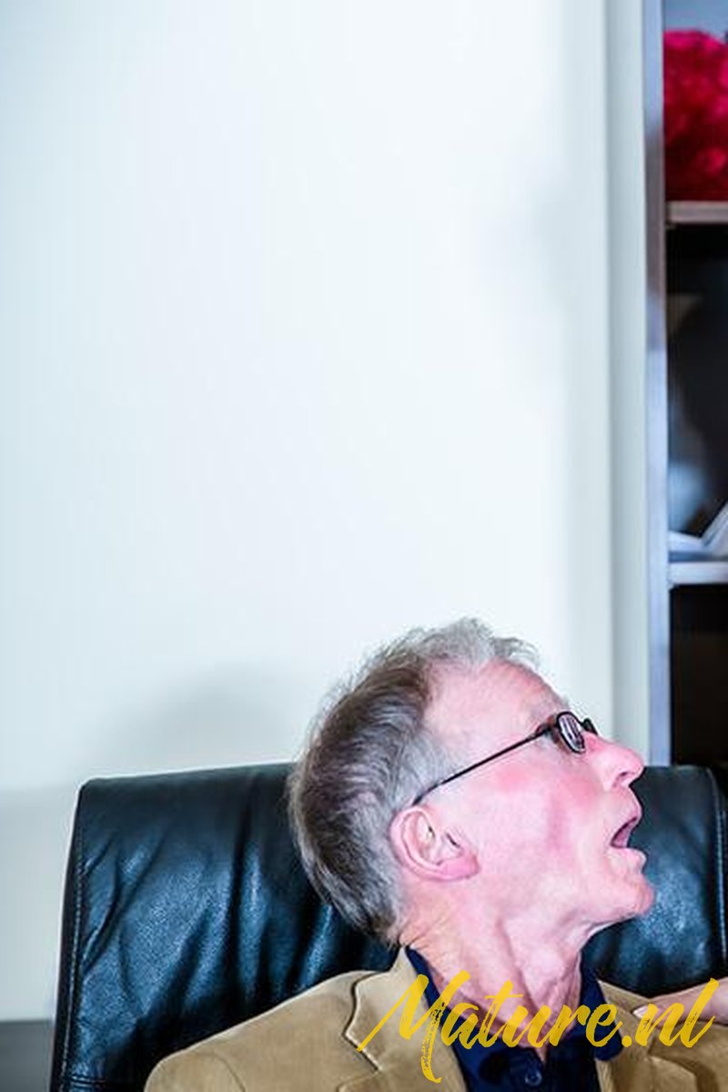 British 75 Year Old Employer Fucking Hot Blonde Babe Luna Melba At The Office - Screenshot 1 of 4 - 69