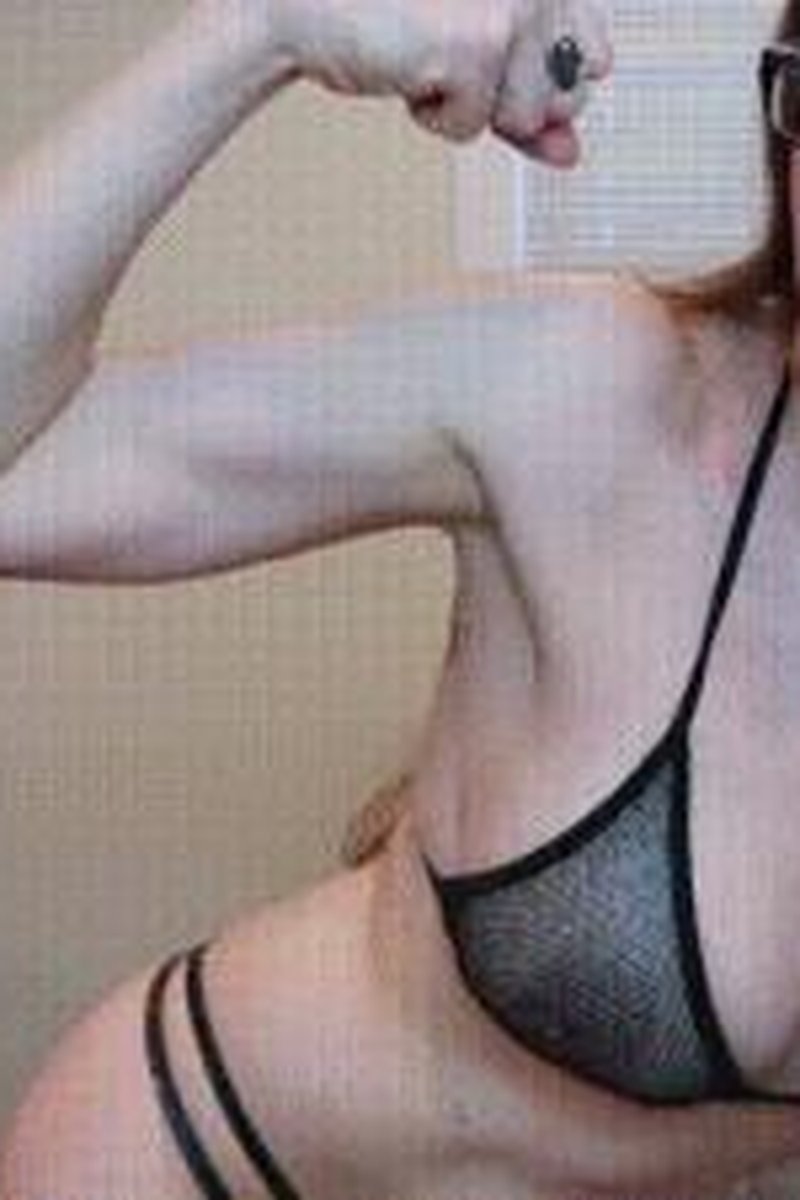 Weaker Than Women Muscle Humiliation (Audio And Visuals) - Screenshot 1 of 4 - Bodybuilder