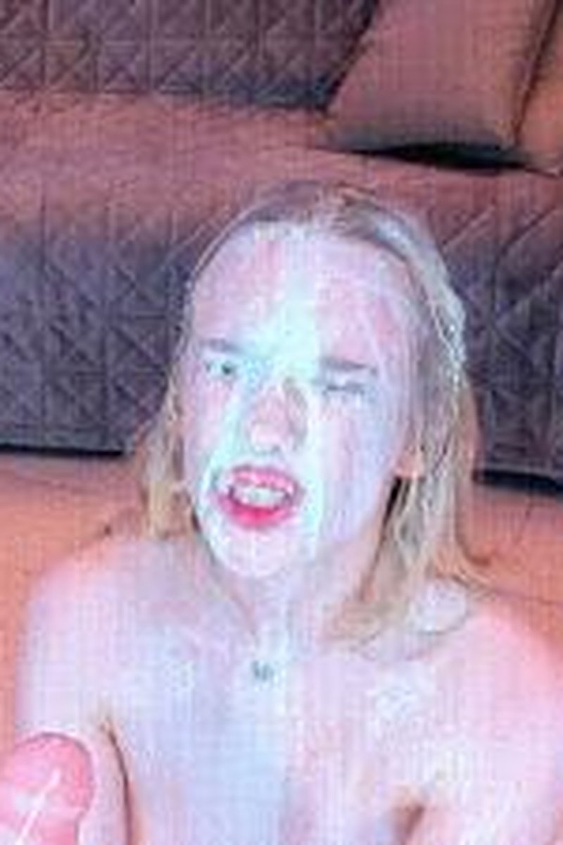 Milk Face - Screenshot 1 of 4 - Face Fetish