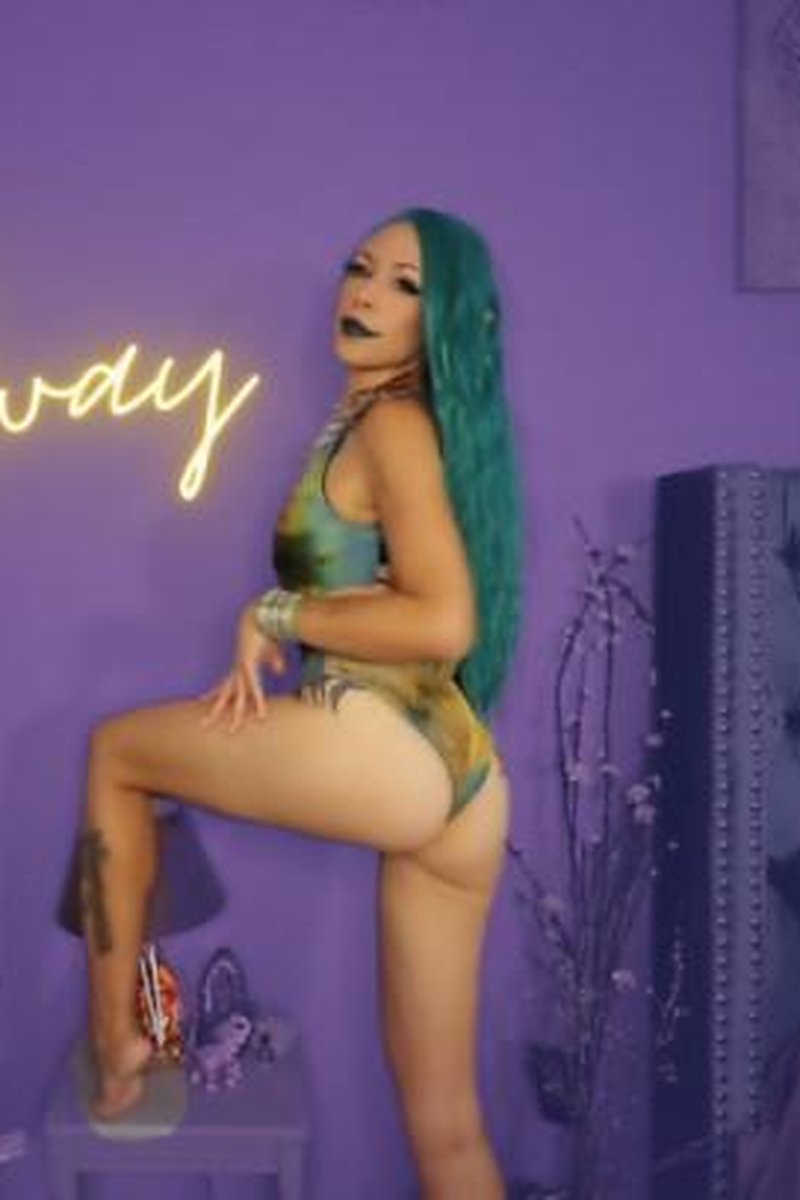 Sneak Away - Screenshot 1 of 4 - Bitch