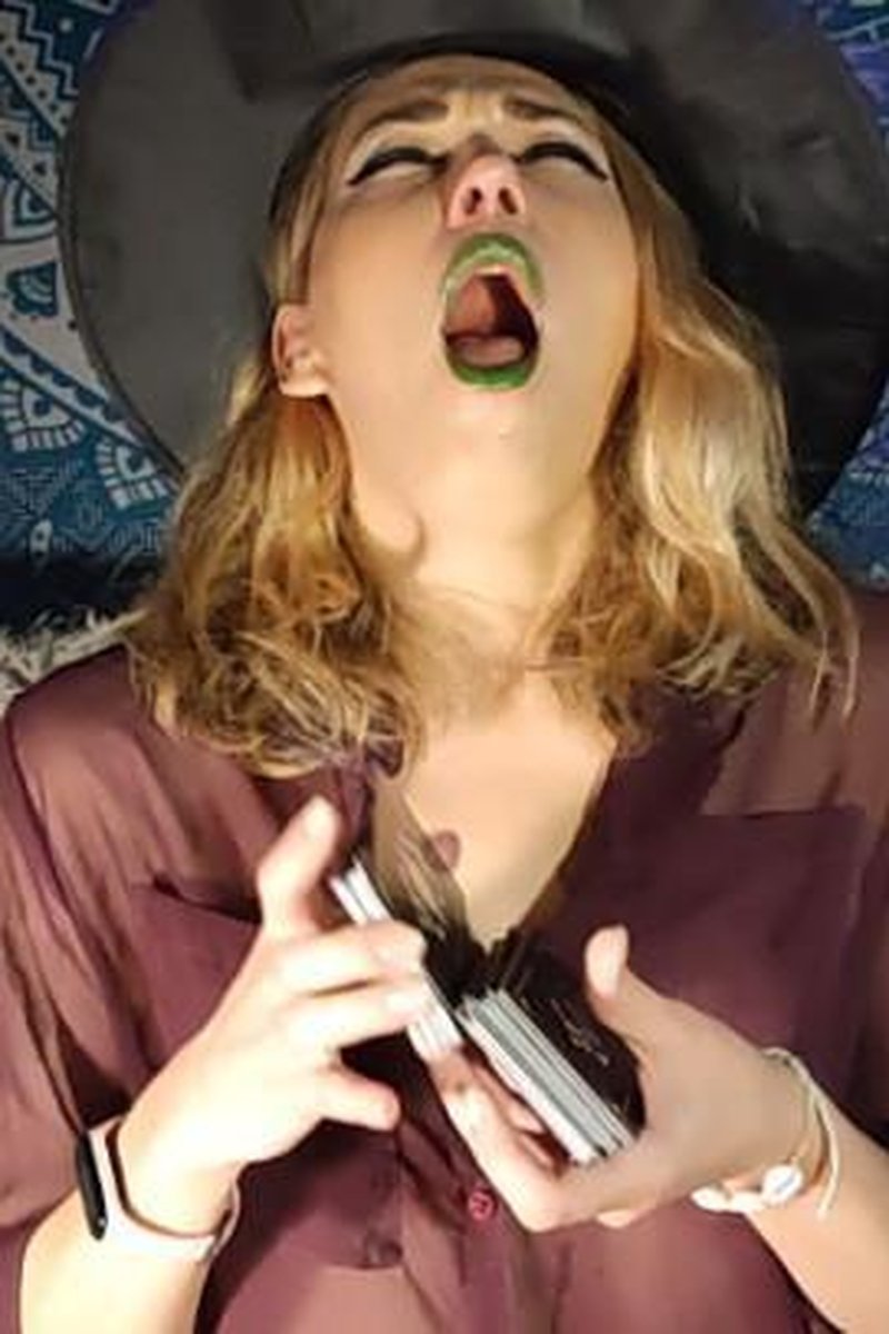 Sneezing Witch - Screenshot 1 of 4 - Nose Flute