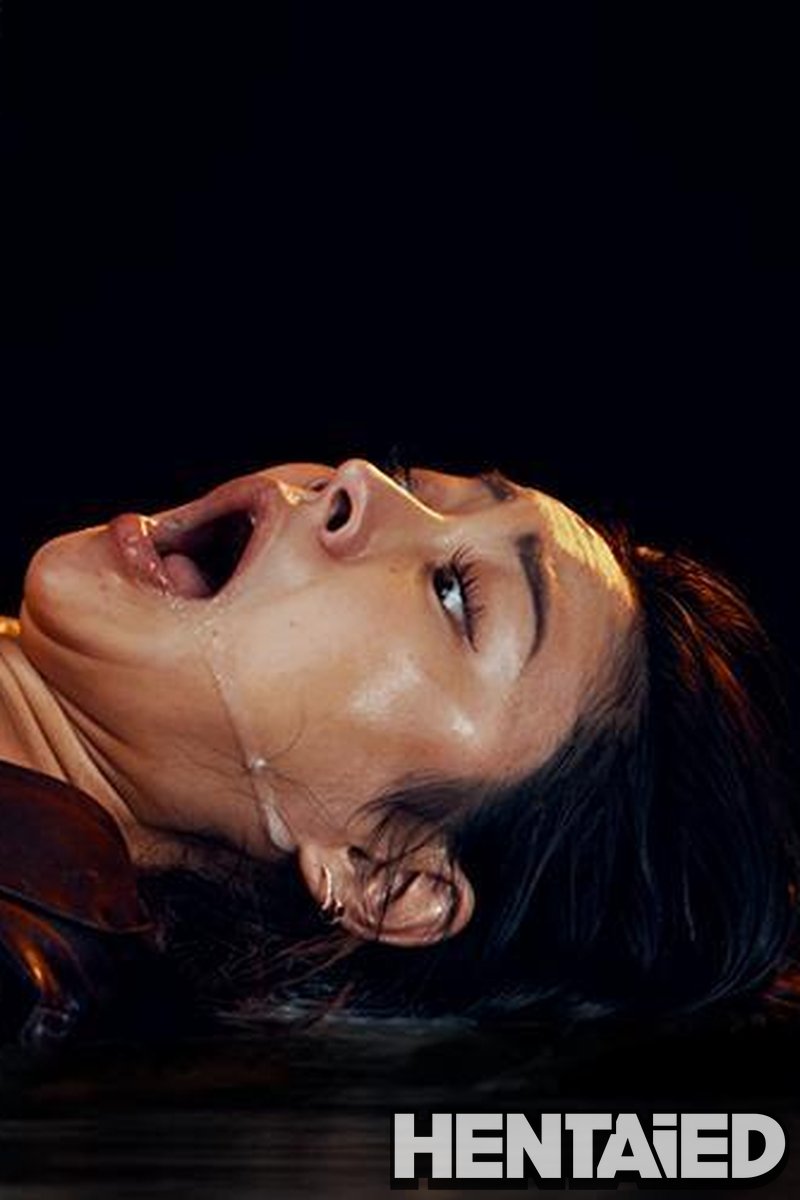 The Alien Hunter 2 - Screenshot 1 of 4 - Blowjob