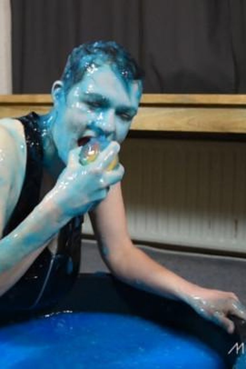 Apple Bobbing - Screenshot 1 of 4 - Big Tits