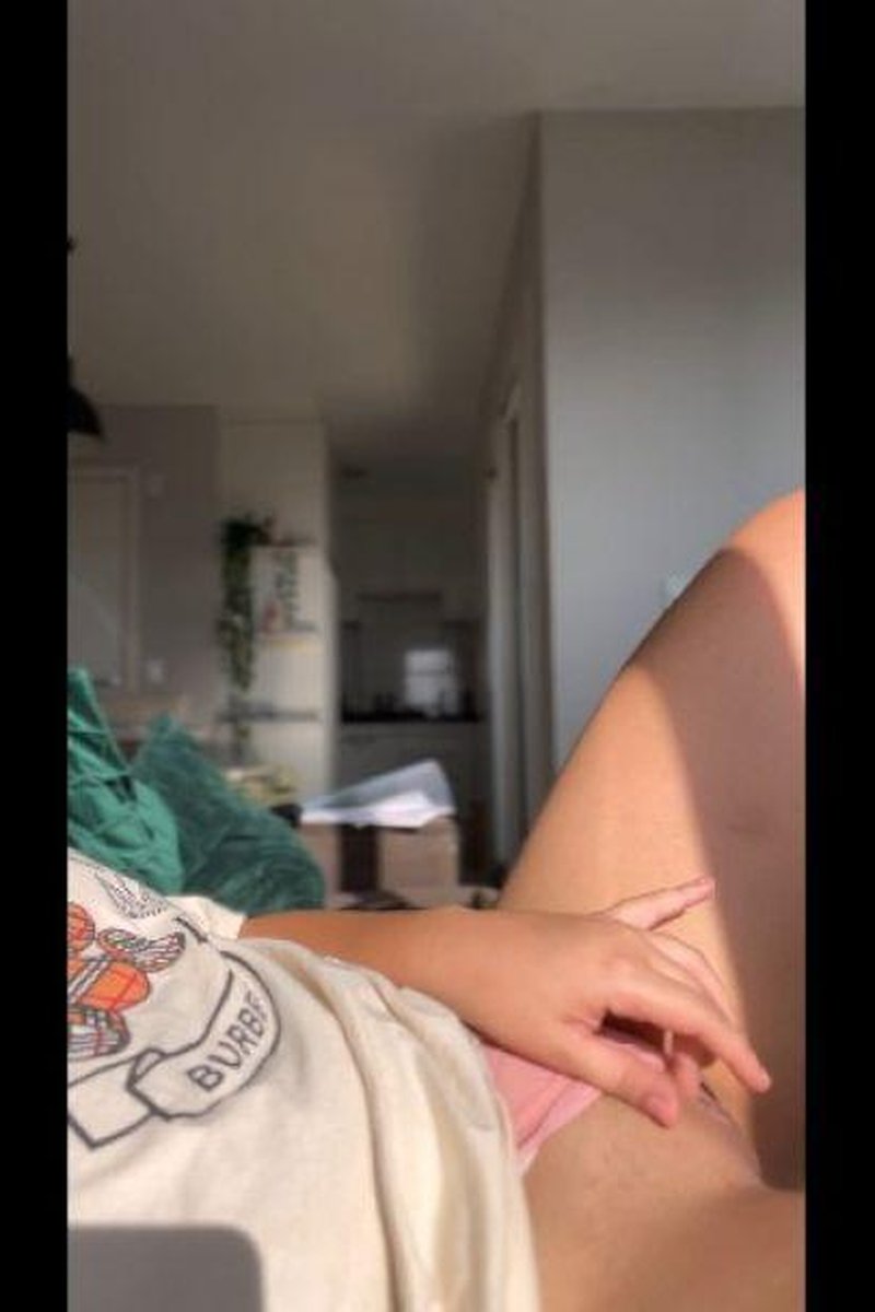 Push Hard - Screenshot 1 of 4 - Camgirl