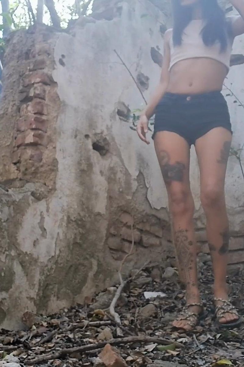 Belly Button Outside - Screenshot 1 of 4 - Belly Dancing