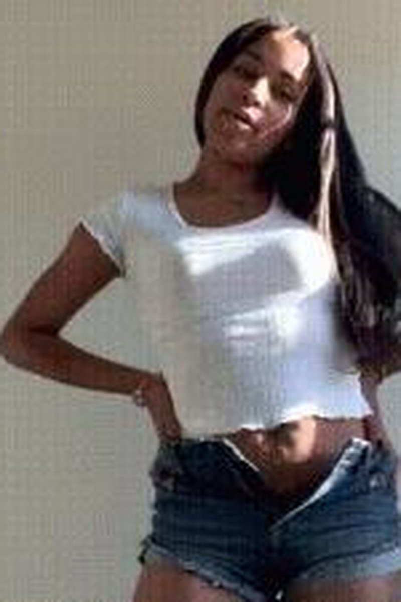 Ballbusting Roomate - Screenshot 1 of 4 - Body Worship