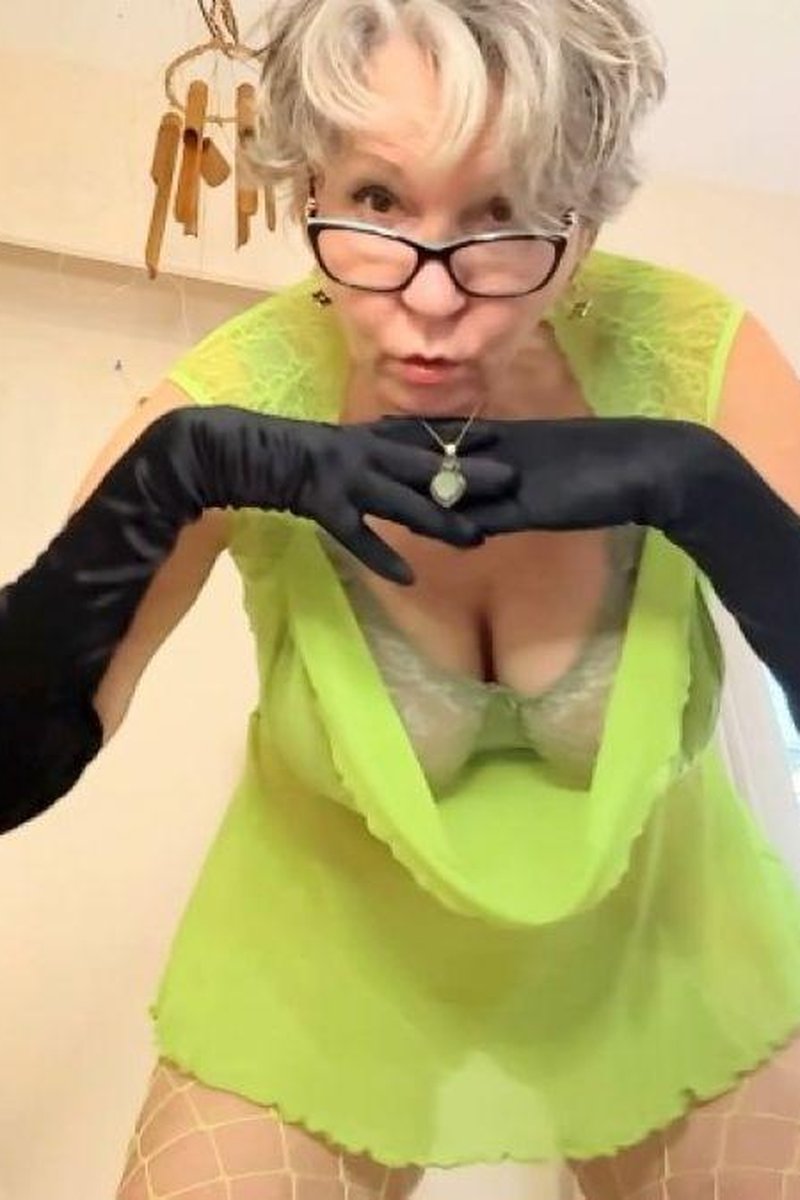 Lime Jiggle Dance - Screenshot 1 of 4 - Bra