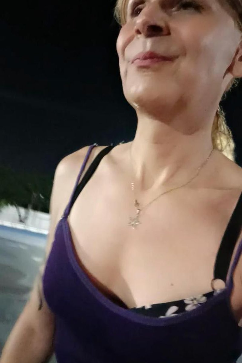 Rollerskate Boobs Flash - Screenshot 1 of 4 - Breast Play