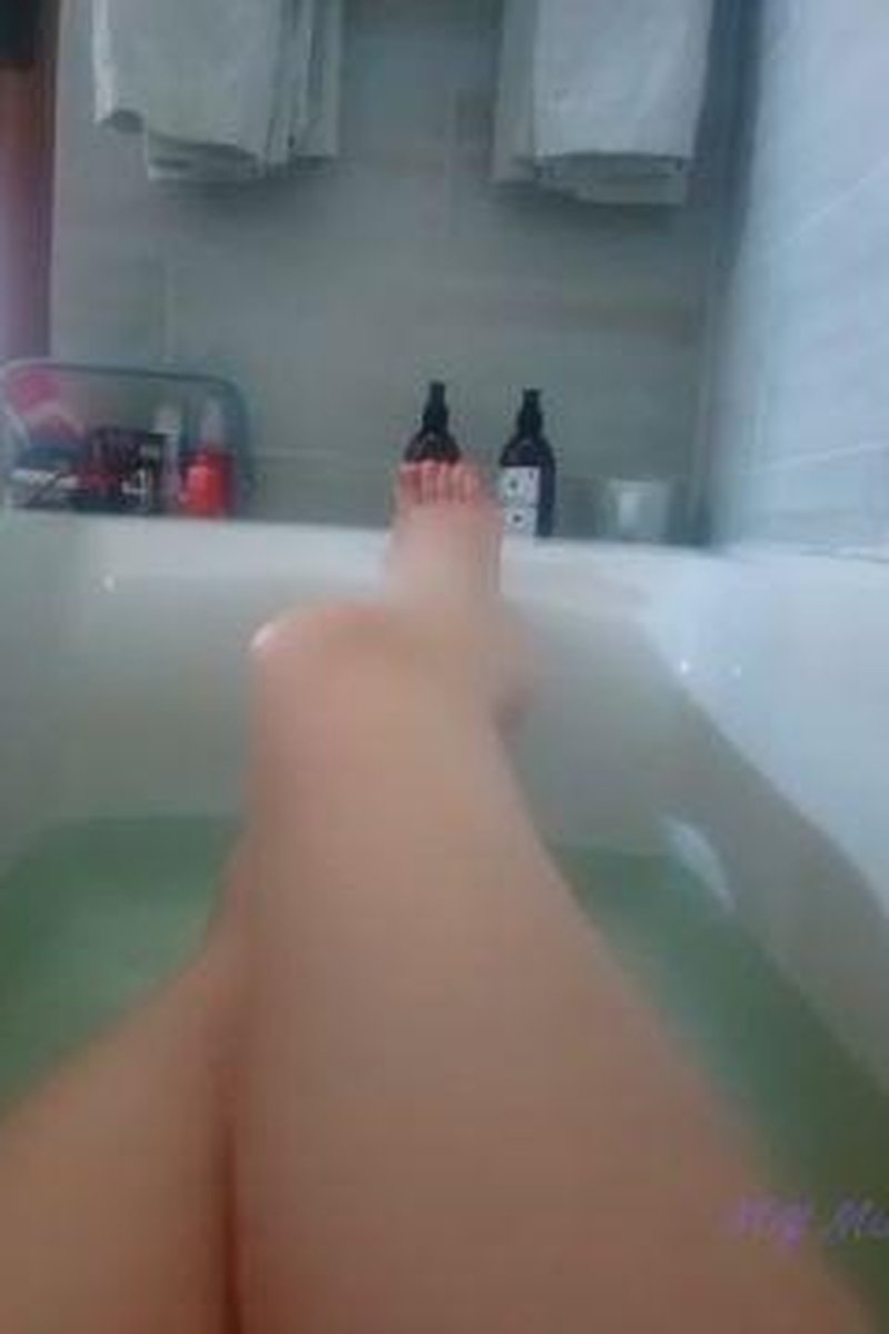 Bath Time 1 - Screenshot 1 of 4 - Boobsmilf