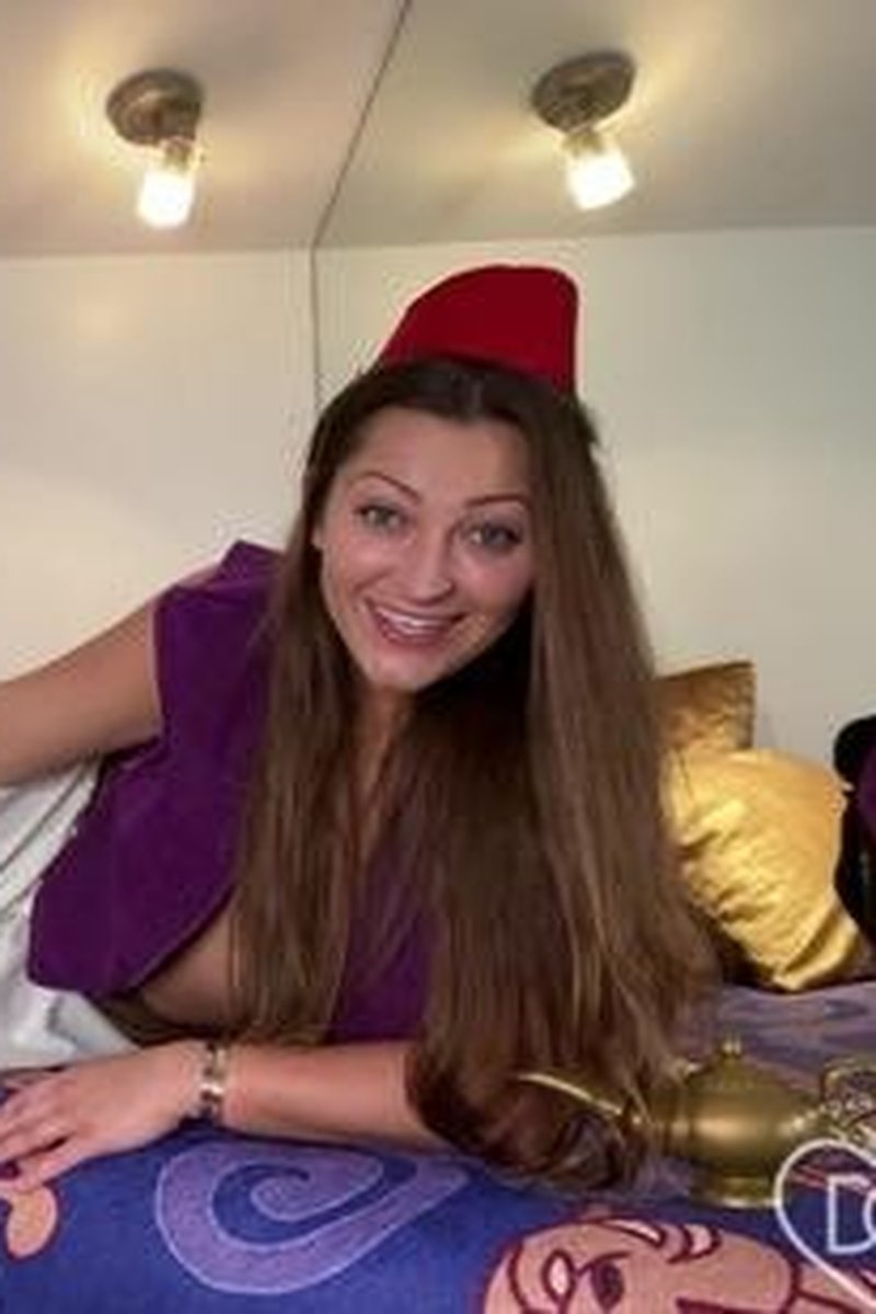 A Whole New World (Aladdin Cosplay) - Screenshot 1 of 4 - Aladdin