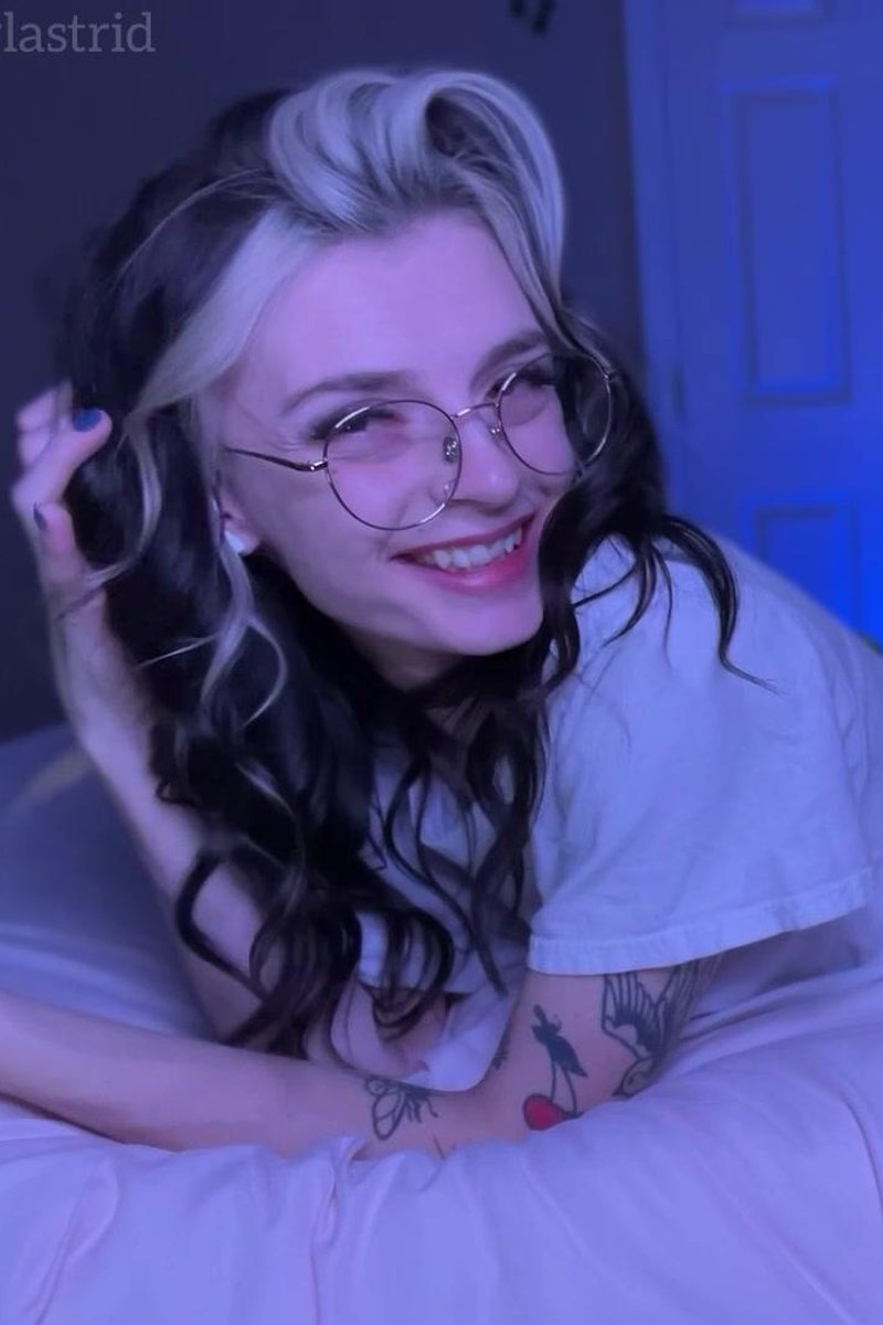 JOI Full Video - Screenshot 1 of 4 - Bed