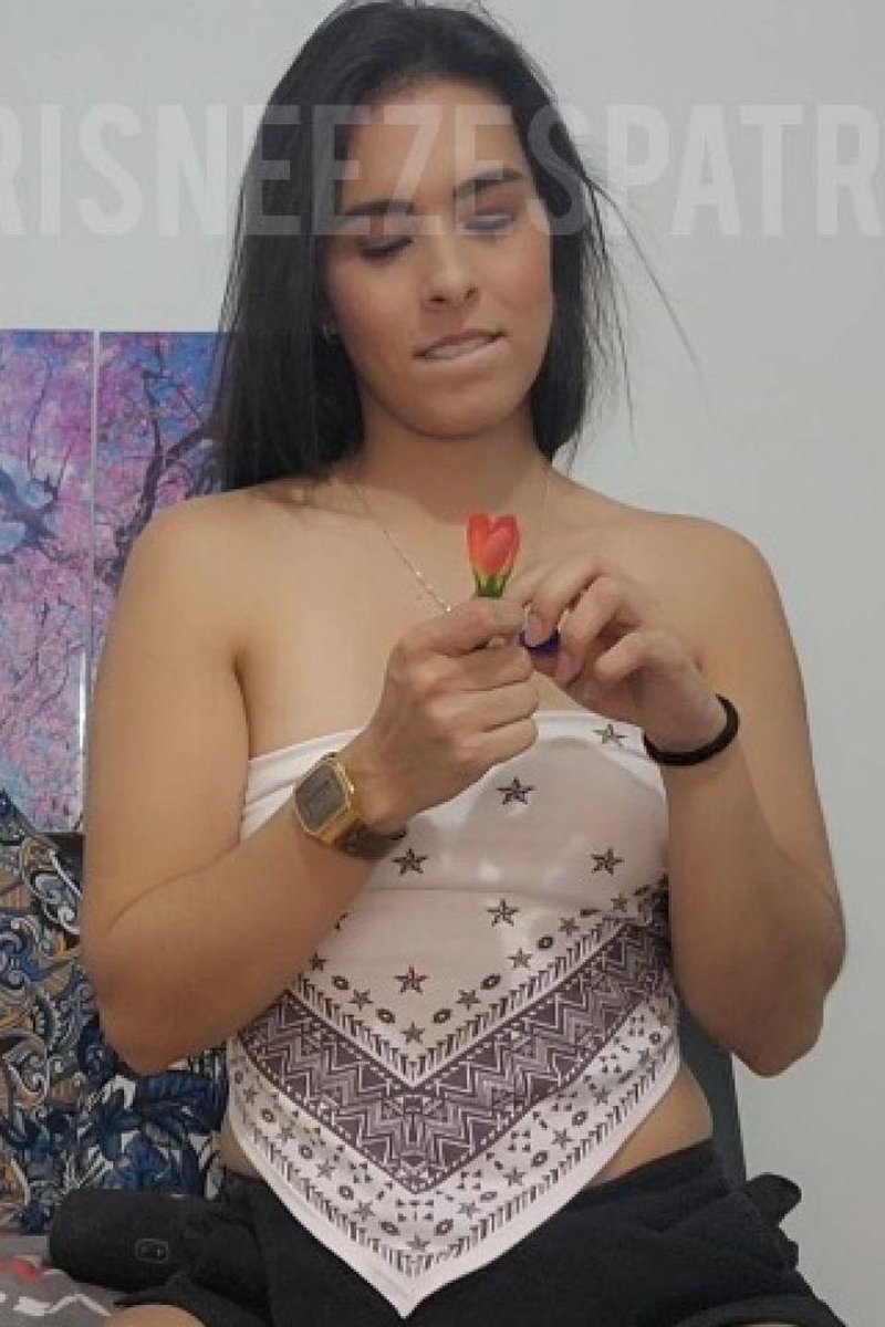 Krisneezes - Screenshot 1 of 4 - Blowjob