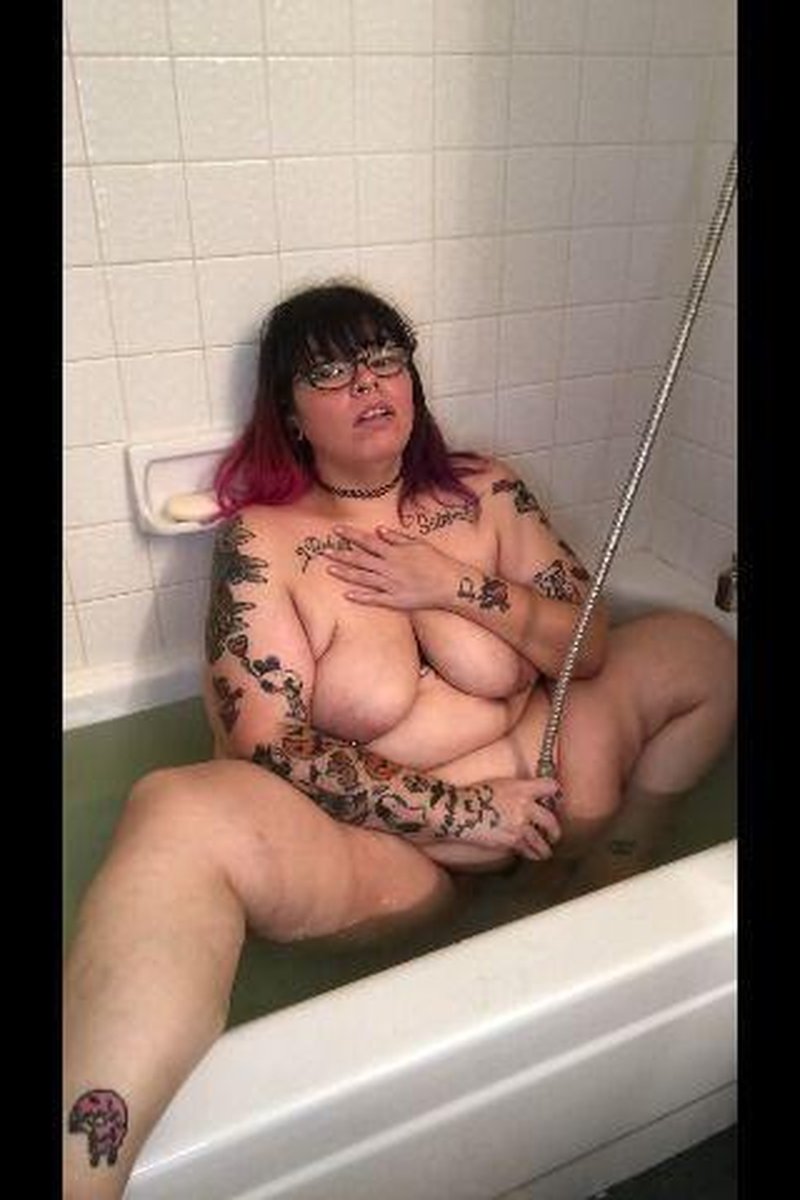 Bath And Shower Head - Screenshot 1 of 4 - BBW