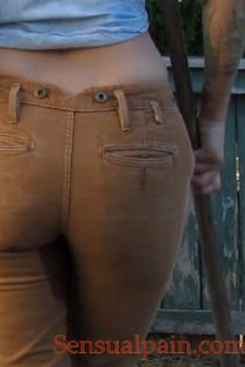 Allowed to Pee - Screenshot 1 of 4 - Golden Shower