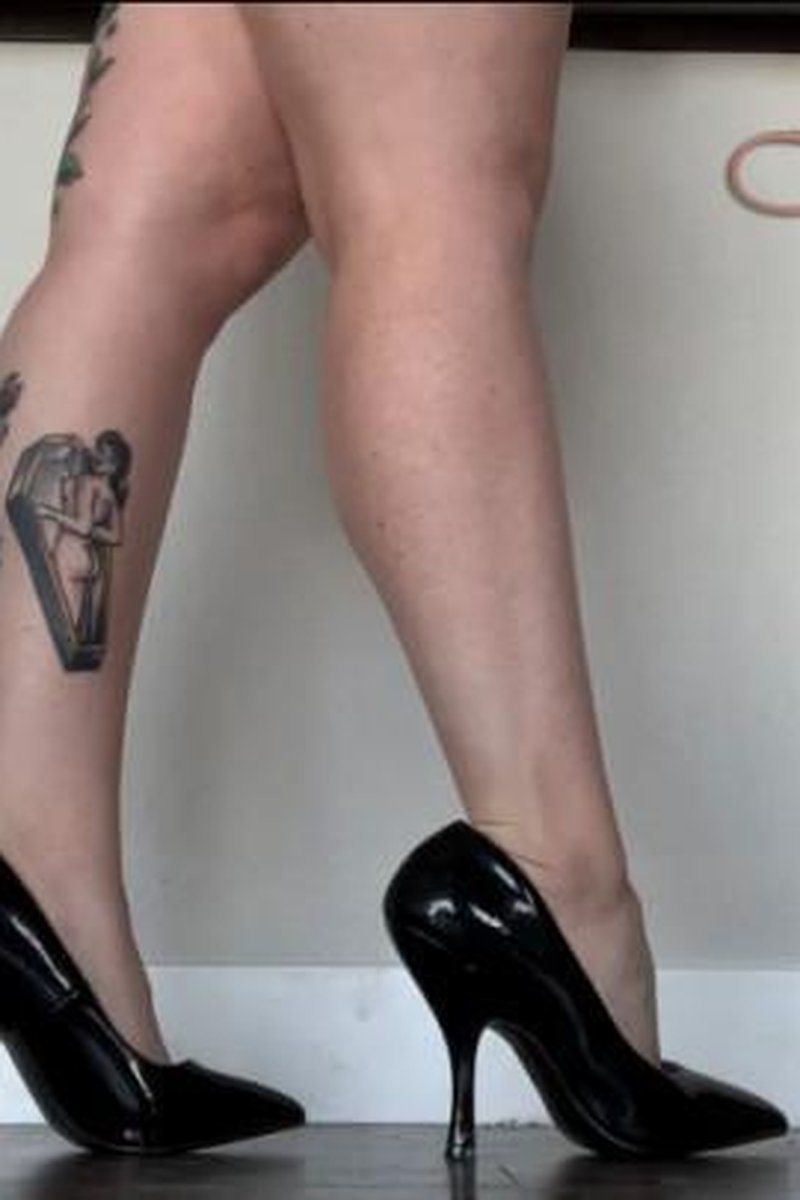Calf And Heel Fetish - Screenshot 1 of 4 - Calf Muscle Fetish