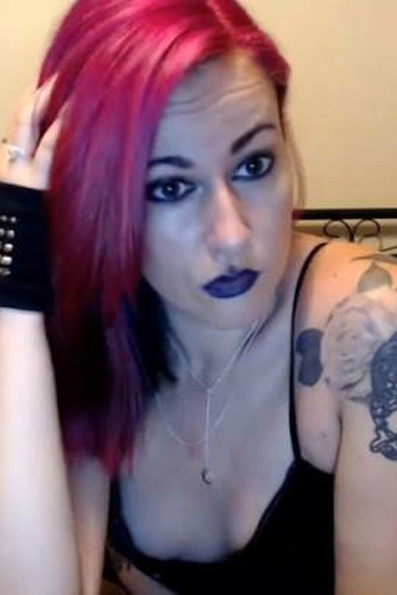 Live Performance - Screenshot 1 of 4 - Dancing