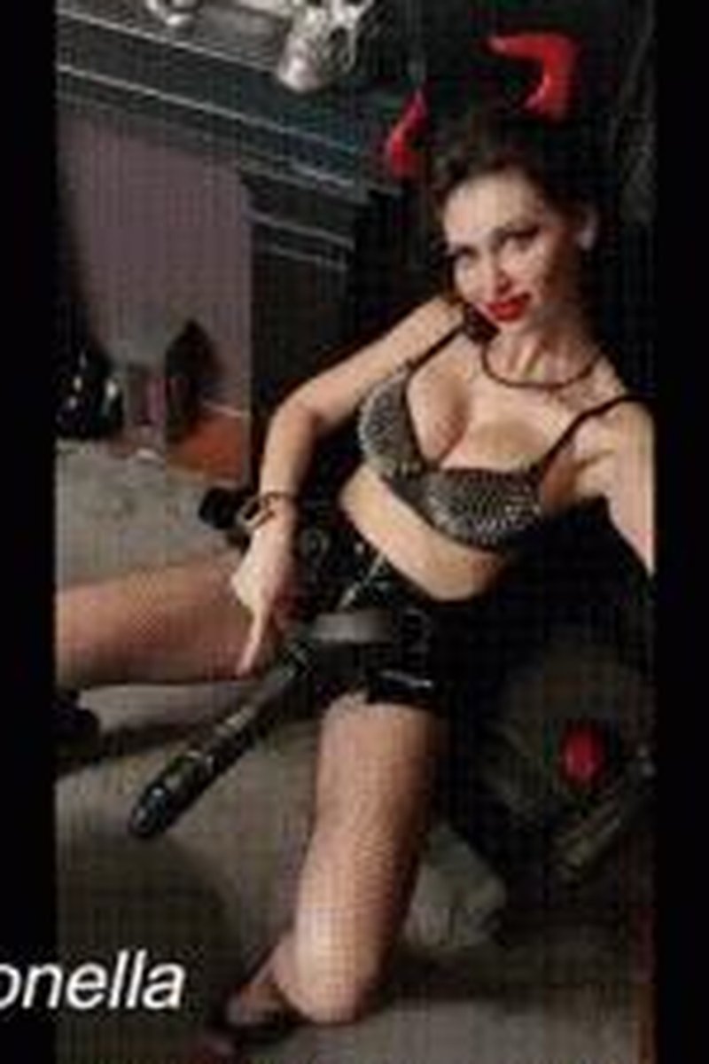 Devilish Mistress - Screenshot 1 of 4 - Babes
