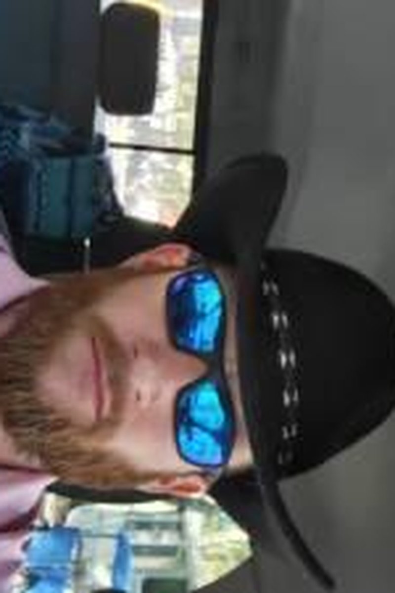 Selfie - Screenshot 1 of 4 - Cock Play