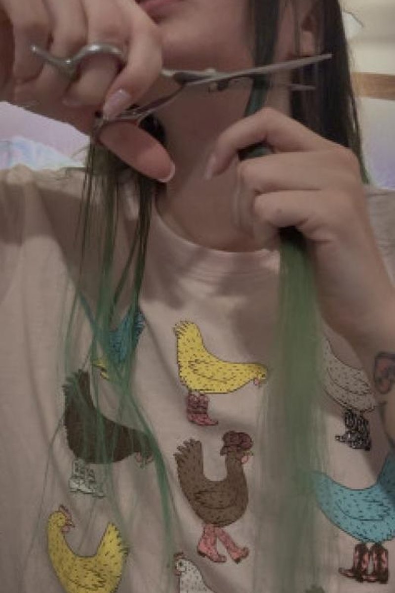 Hair Cut Video - Screenshot 1 of 4 - Babes