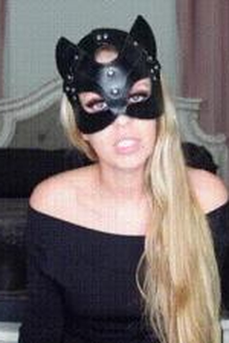 Tiny Dick - Screenshot 1 of 4 - Bitch