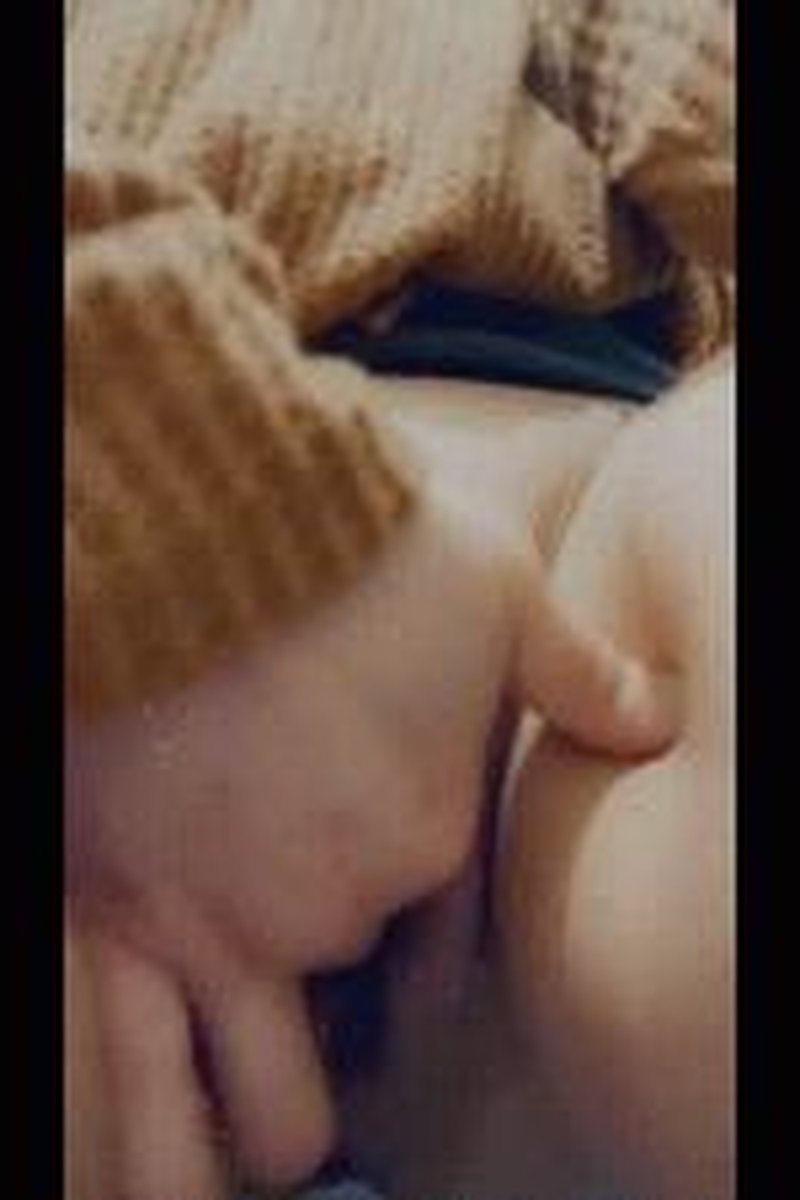 Public Play - Screenshot 1 of 4 - Masturbation