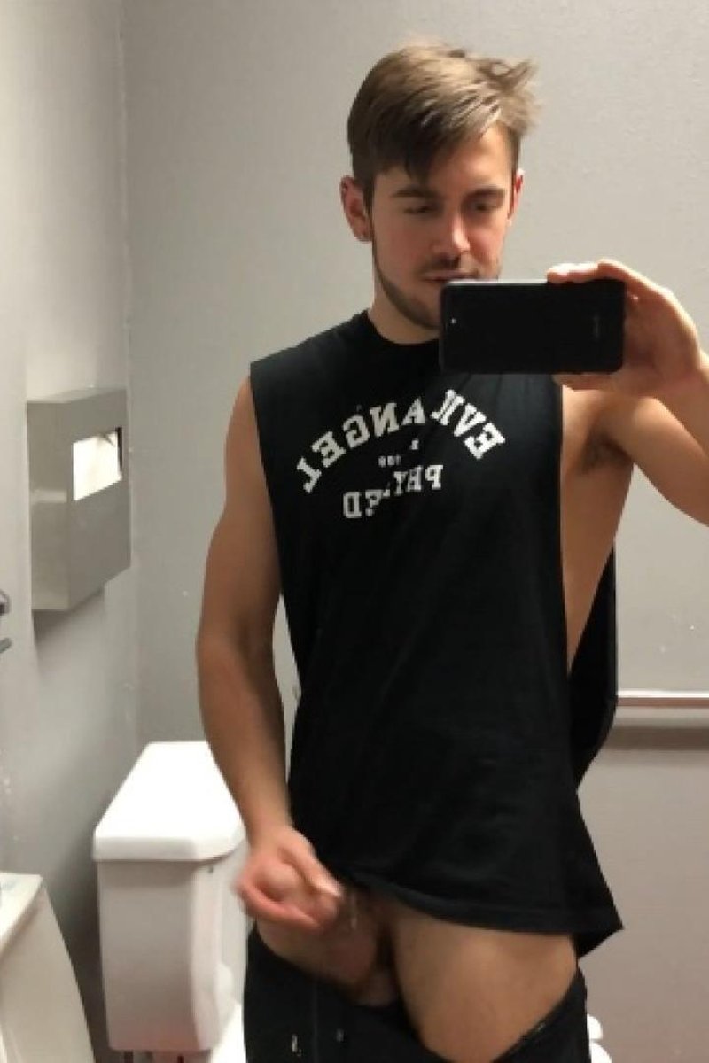 Lifting Weights & Jerking Dicks - Screenshot 1 of 4 - Big Dick