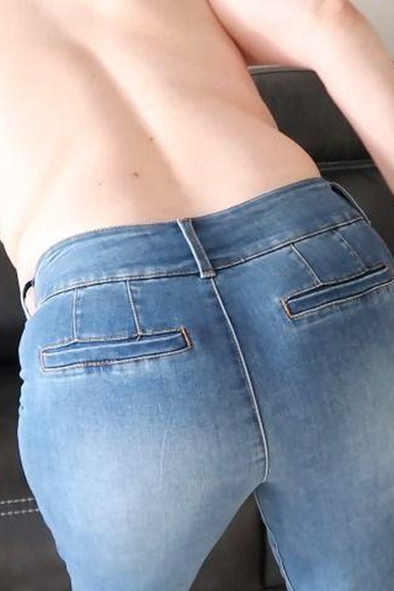 Try On Jeans - Screenshot 1 of 4 - Big Ass
