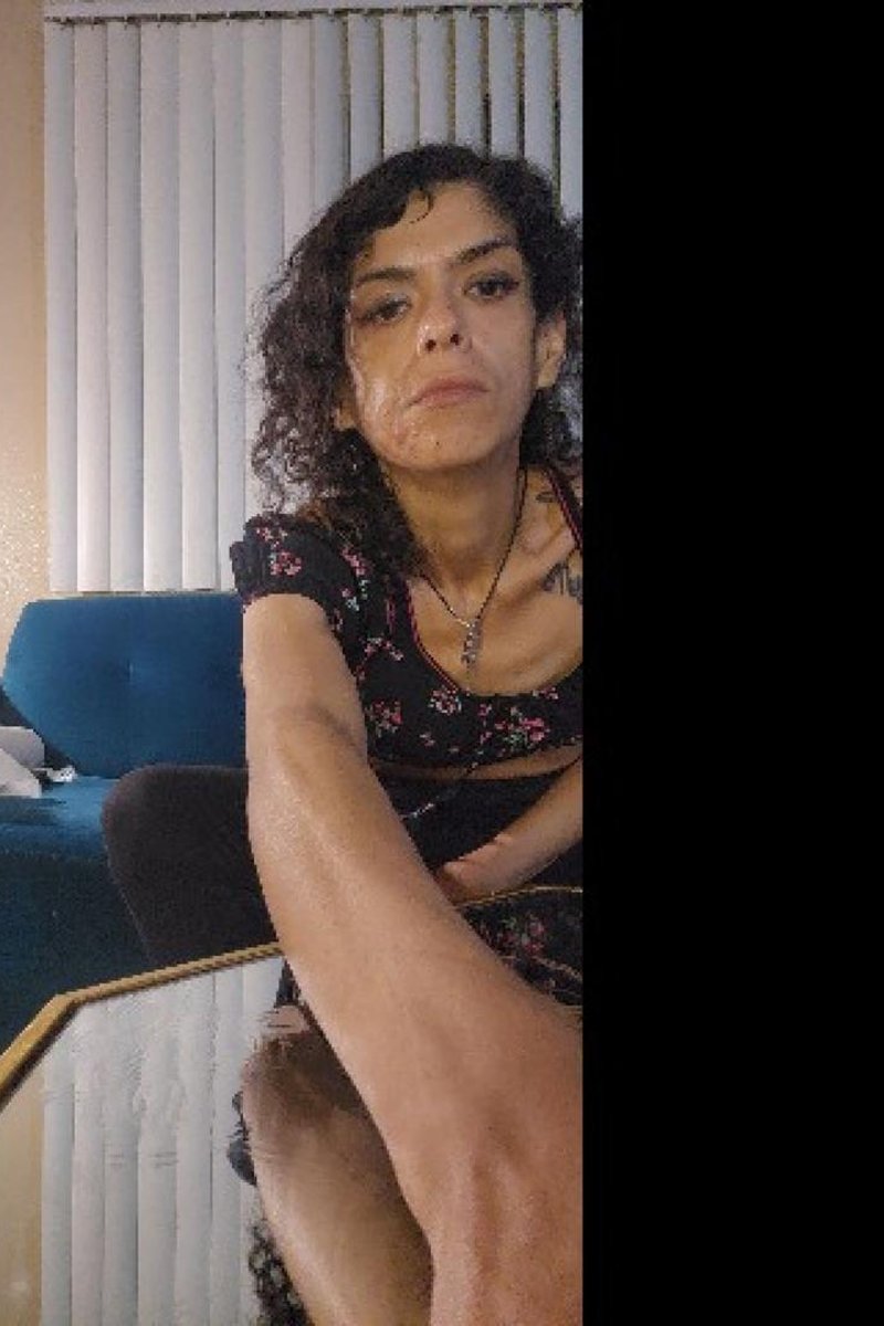 Milftivities: MILF W Oily Af Feets Ignores You While Watchn - Screenshot 1 of 4 - Foot Fetish