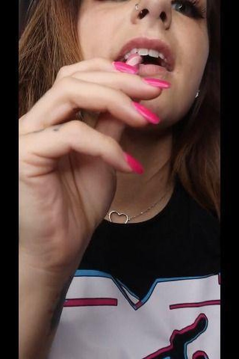 Candy, Teeth, & Uvula - Screenshot 1 of 4 - Mouth Fetish